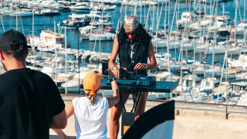 la tournée Reborn Everywhere de la DJ NJ a fait escale jeudi 9 juillet à la Citadelle de Marseille